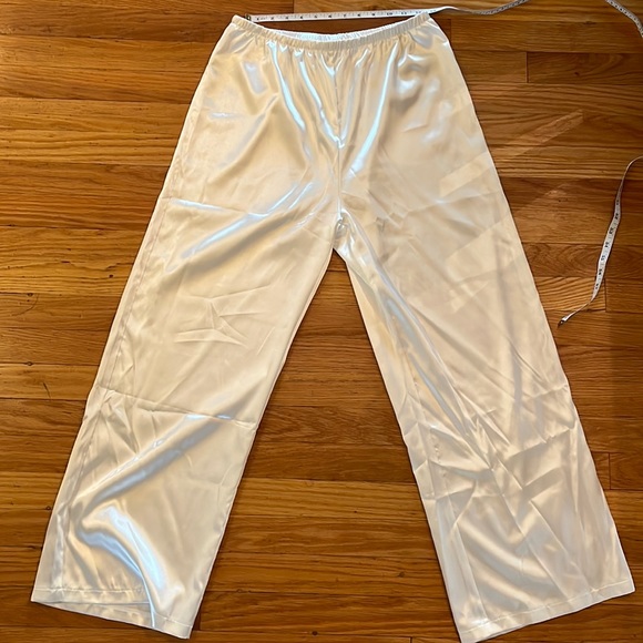 Satin and feather pajamas - Picture 3 of 8